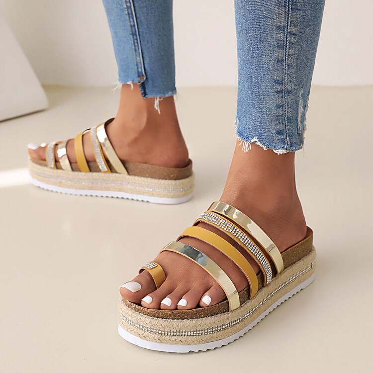 2025 European Style Sparkly Straw Beach Slippers
