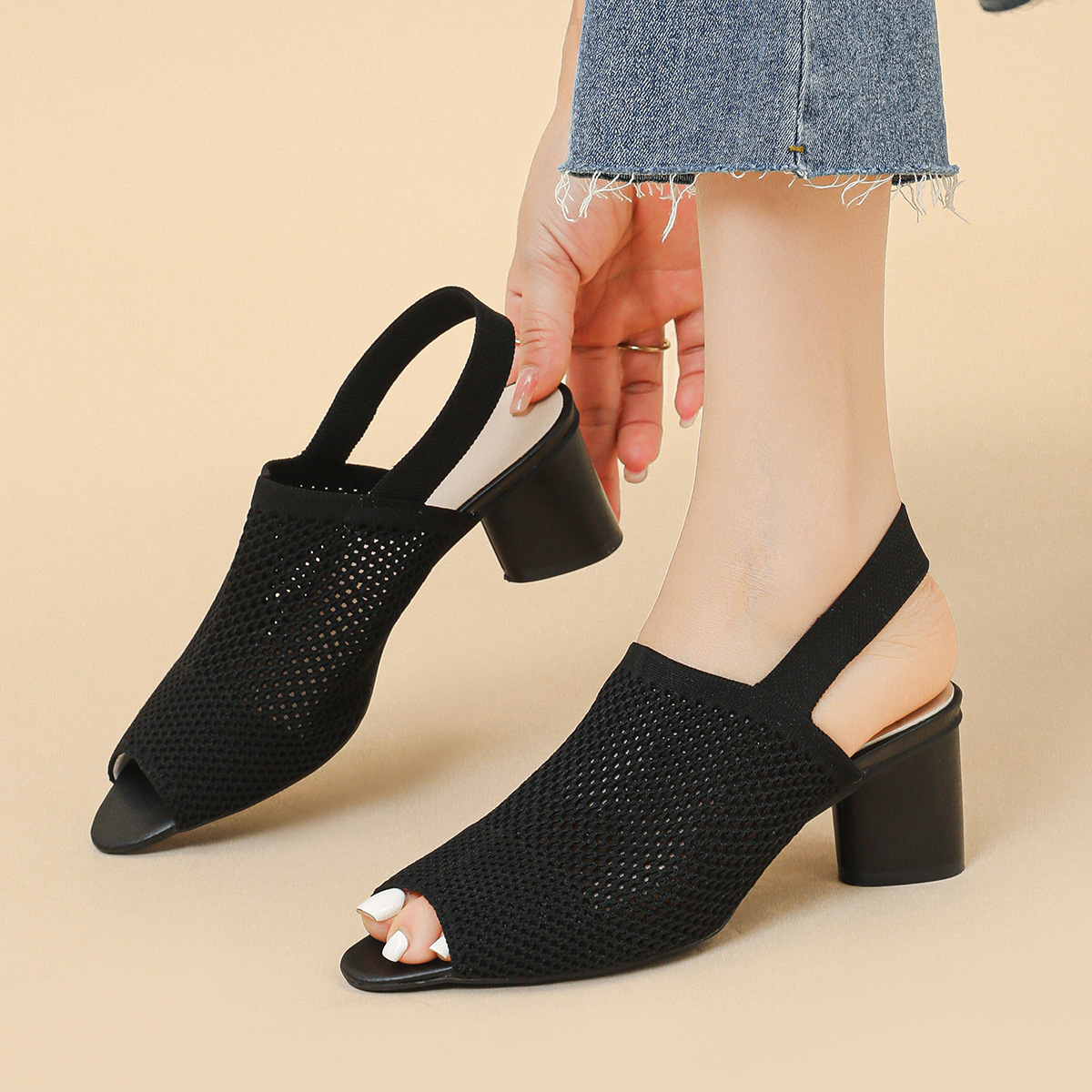Hollow breathable thick-heeled ladies' large-size sandals