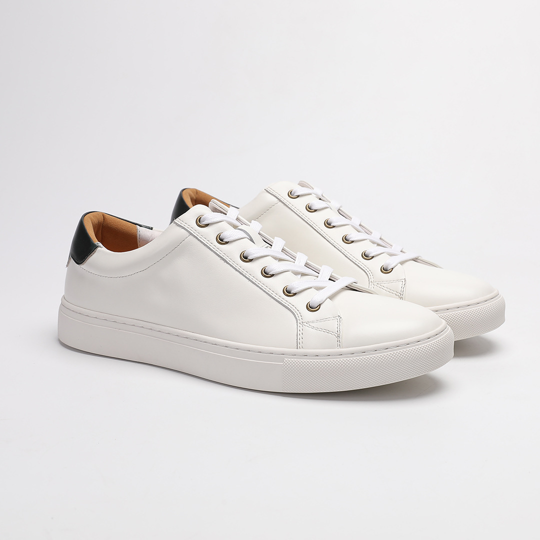 New model 2025 fashionable casual white sneakers, British breathable skate men's sports leather shoes