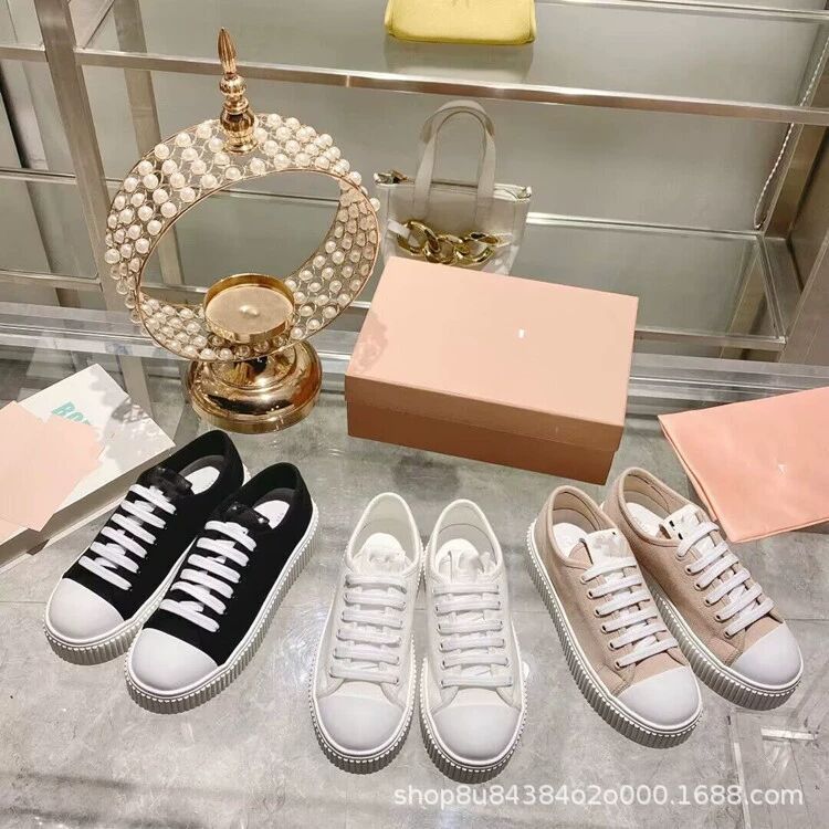 Chic Round Toe Canvas Sneakers Summer 2005